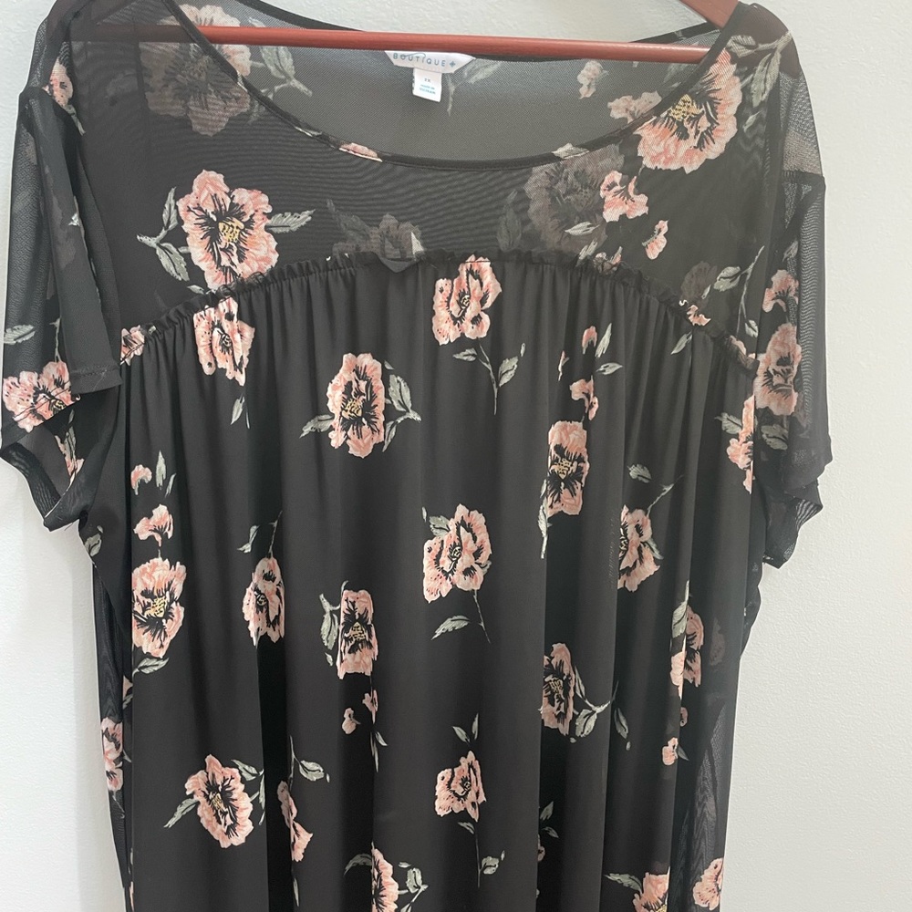 Boutique Woman Chic Black Blouse  with Pink Floral Design Lined size 2x